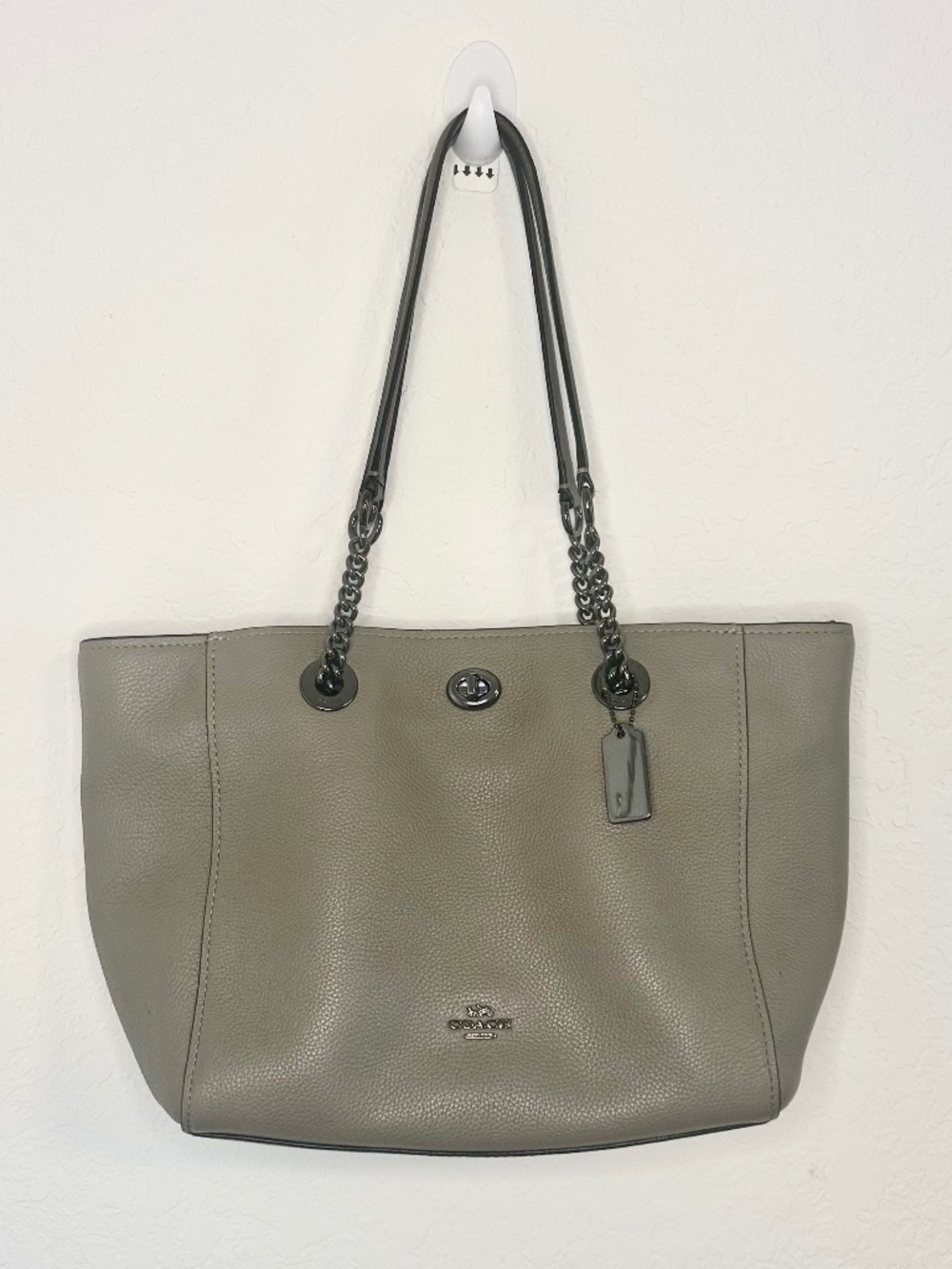 Coach, Turnlock Chain Tote/ Shoulder Bag